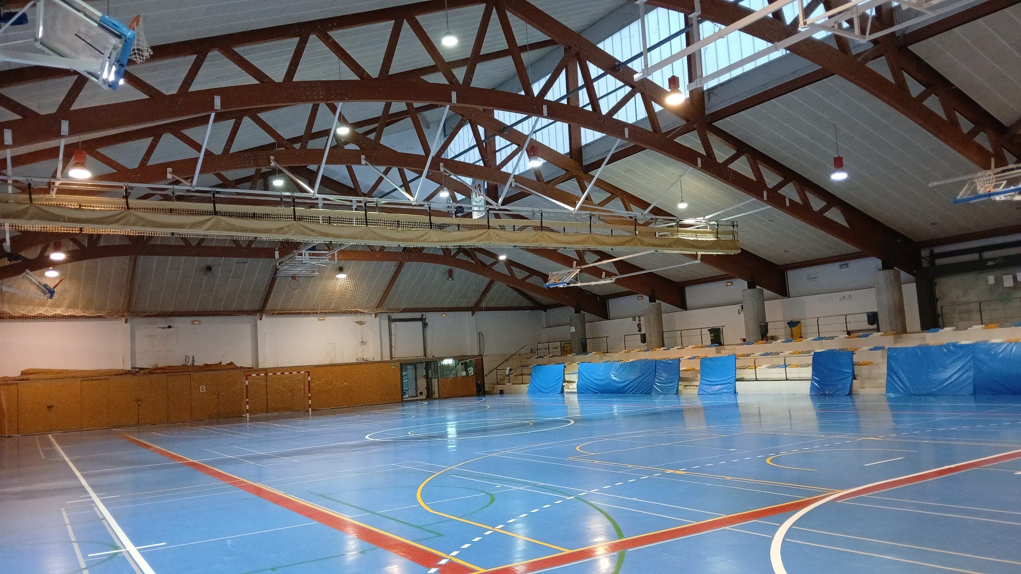 Pabellón Deportivo Joaquín Crespo “Quini” - baloncesto in Puente Genil