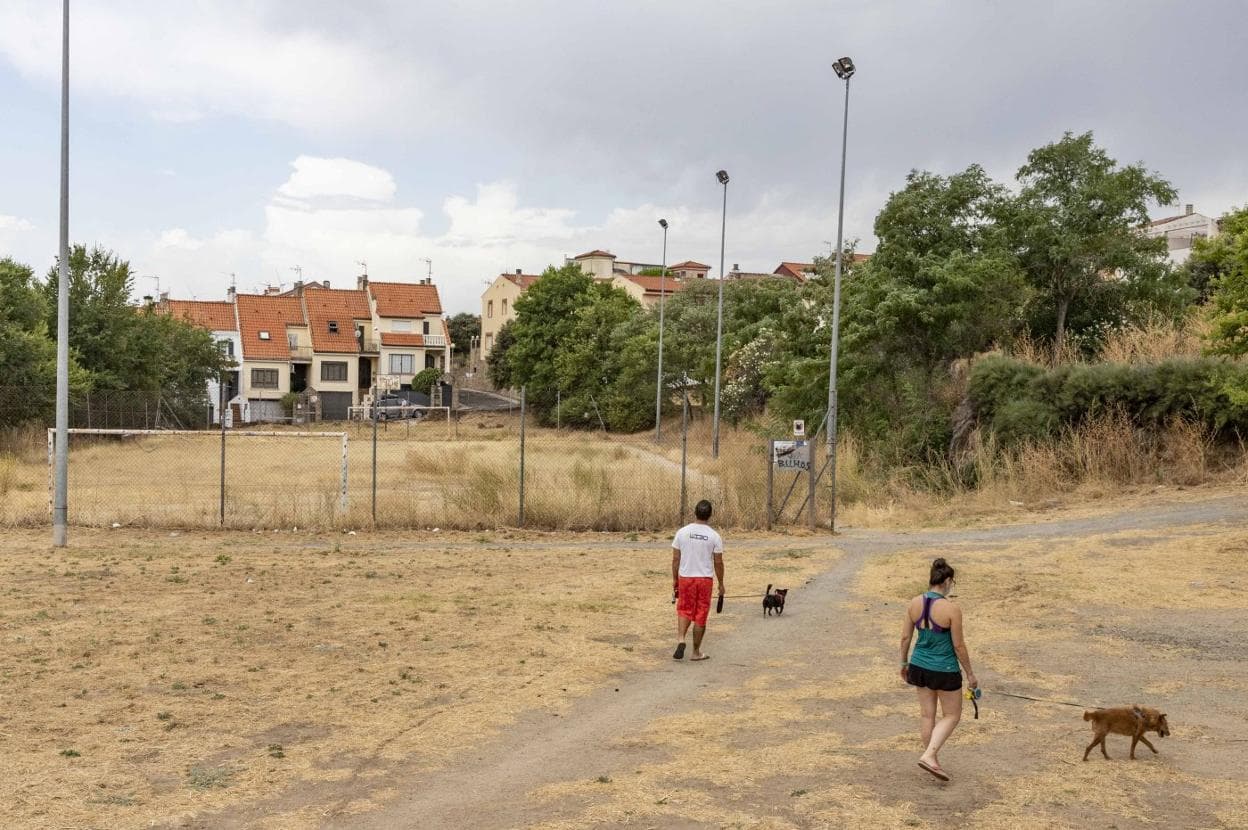 Campo de Fútbol El Berrocal - fútbol in Plasencia