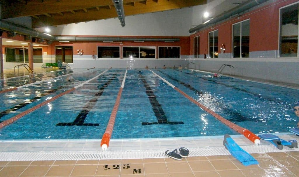 Piscina climatizada de Valencia de Don Juan - natacion in Valencia de Don Juan
