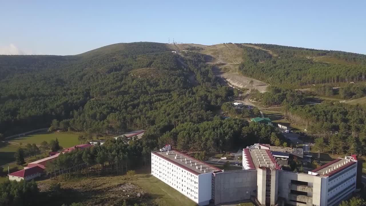 Estación de esquí é montaña de Manzaneda - ski in Puebla de Trives