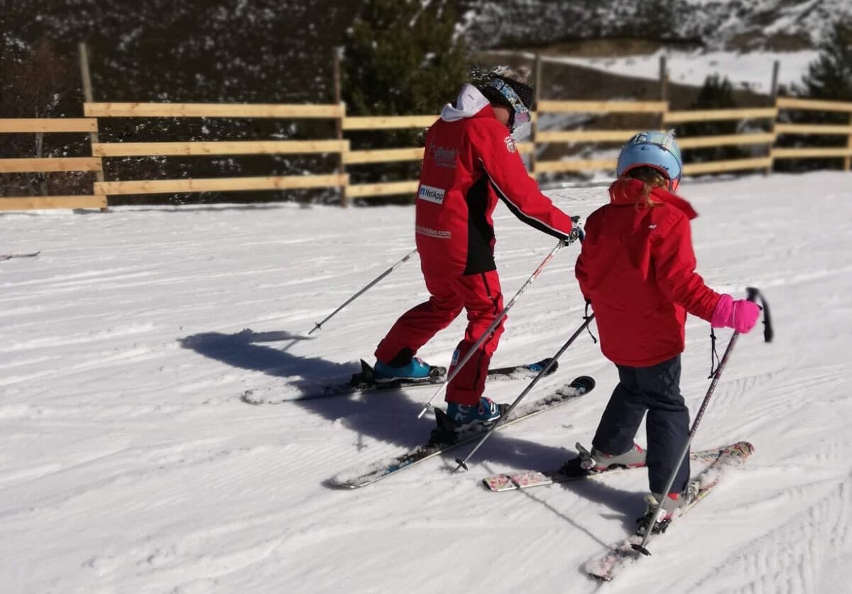 Escuela de Esquí y Snowboard de Valdezcaray - ski in Ezcaray
